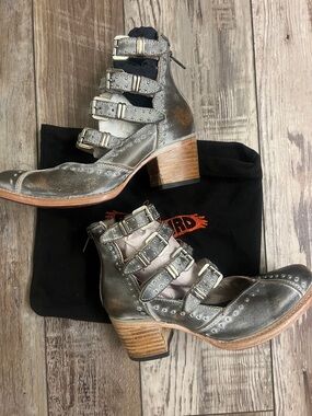 Freebird by Steven Felicity size 7 Women's Metallic Buckle Cutout Ankle Boot